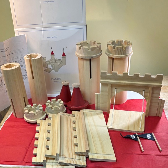 Pottery Barn Kids 16 Wooden Building Blocks Pieces Castle Set - Picture 4 of 12